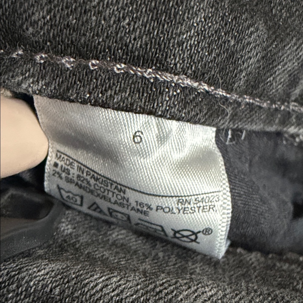 Old Navy Distressed Gray Skinny Jeans - Picture 3 of 4